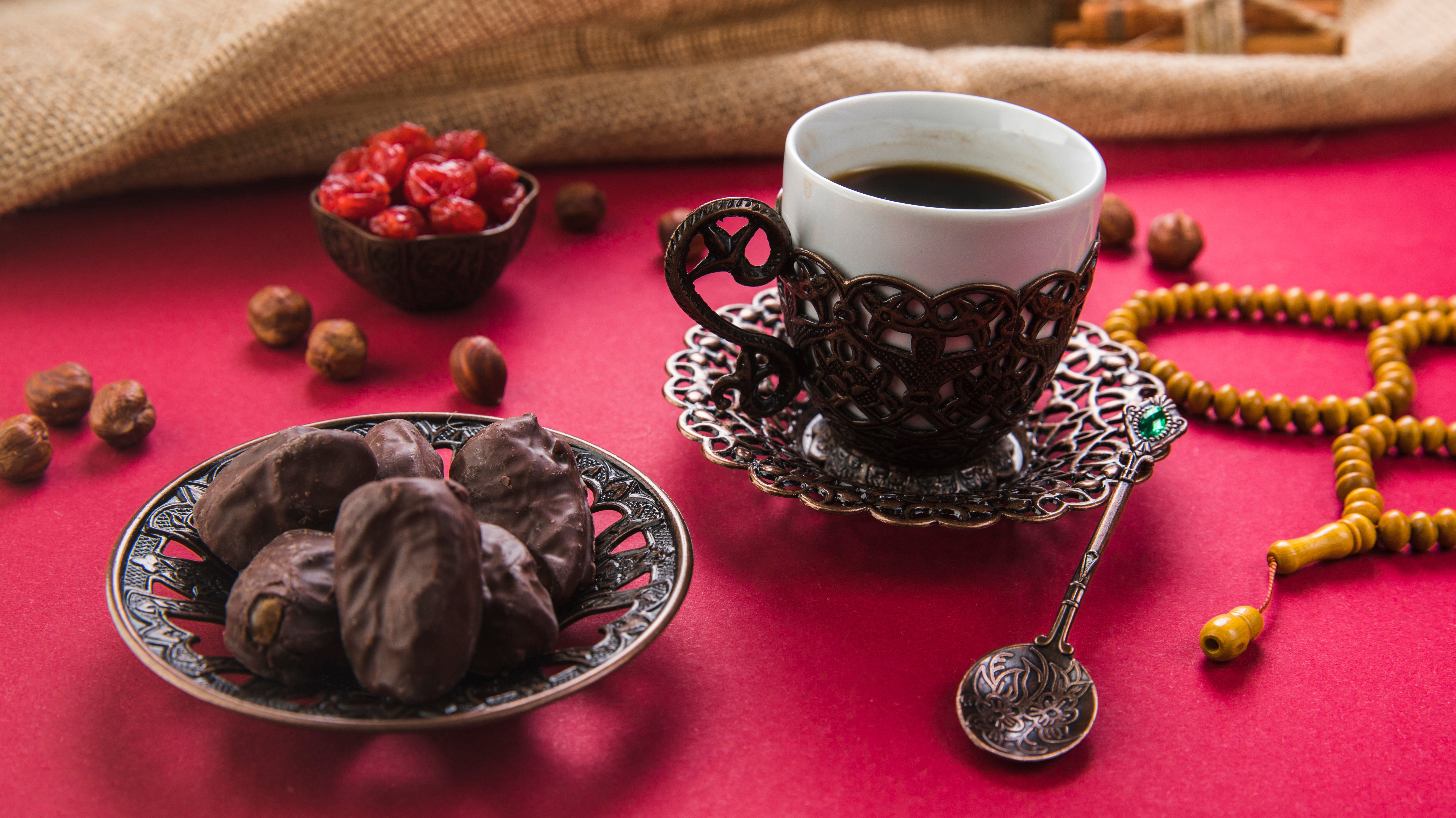 coffee-cup-with-dates-fruit-beads-table